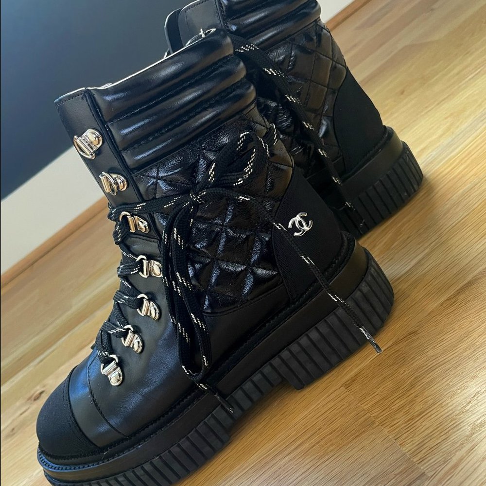 CHANEL QUILTED BOOTS - SIZE 36/36.5 - WORN TWICE